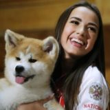 アリーナ・ザギトワの愛犬、秋田犬の名前はマサルでメス！現在は！？失踪の捜索に協力！画像